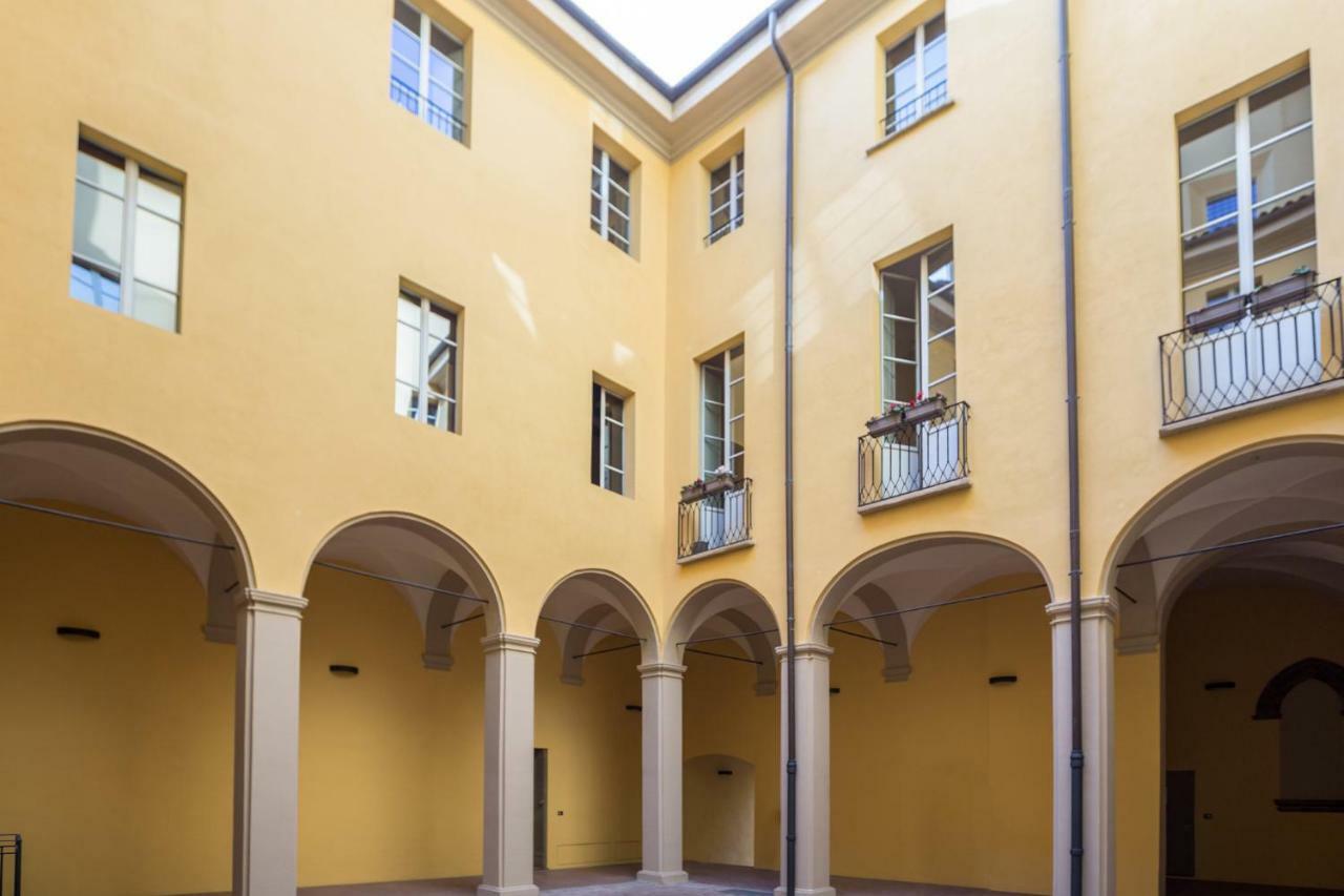 Palazzo Bocchi - The Place Apartments 볼로냐 외부 사진
